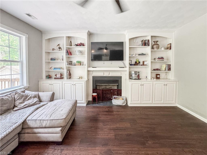 Photo 14 of 44 residential for sale in Chesapeake virginia