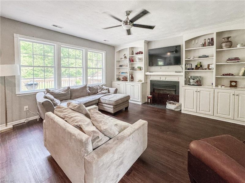 Photo 15 of 44 residential for sale in Chesapeake virginia