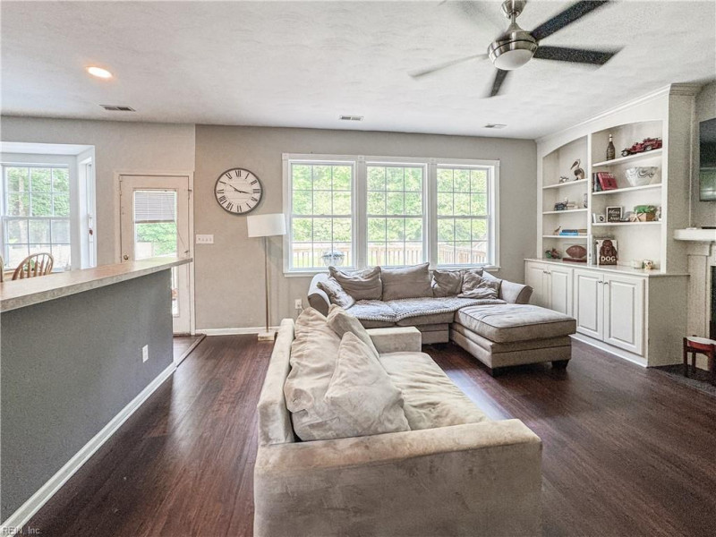 Photo 16 of 44 residential for sale in Chesapeake virginia