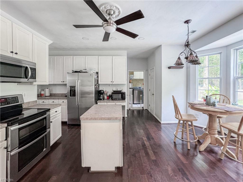 Photo 18 of 44 residential for sale in Chesapeake virginia
