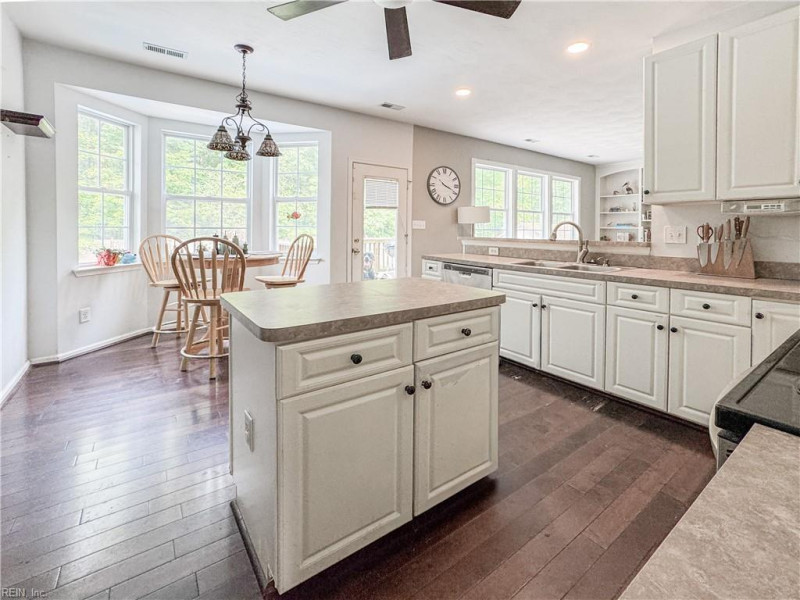 Photo 24 of 44 residential for sale in Chesapeake virginia