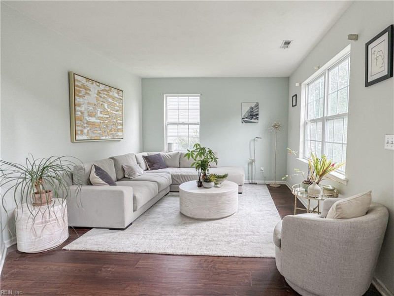 Photo 4 of 44 residential for sale in Chesapeake virginia