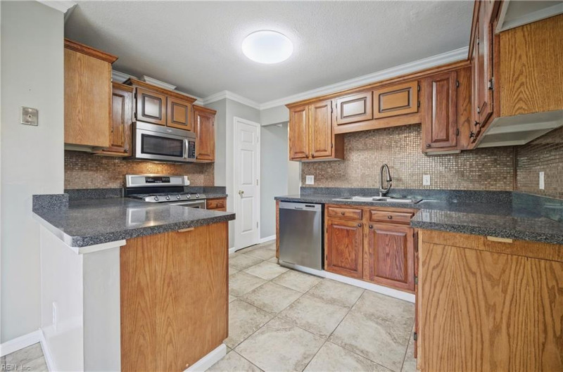 Photo 12 of 32 residential for sale in Virginia Beach virginia