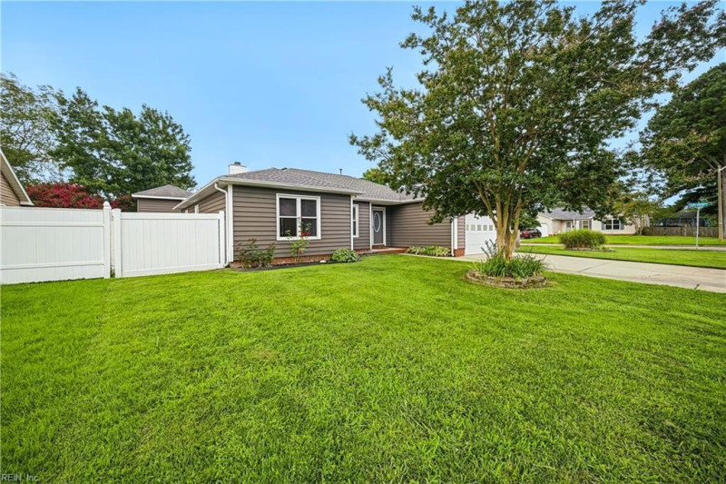 Photo 2 of 32 residential for sale in Virginia Beach virginia