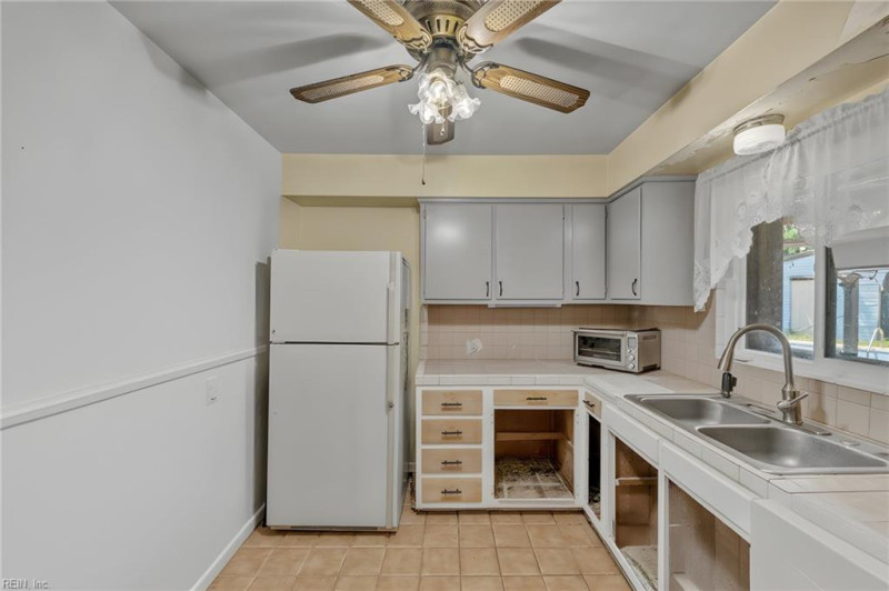 Photo 12 of 36 residential for sale in Norfolk virginia