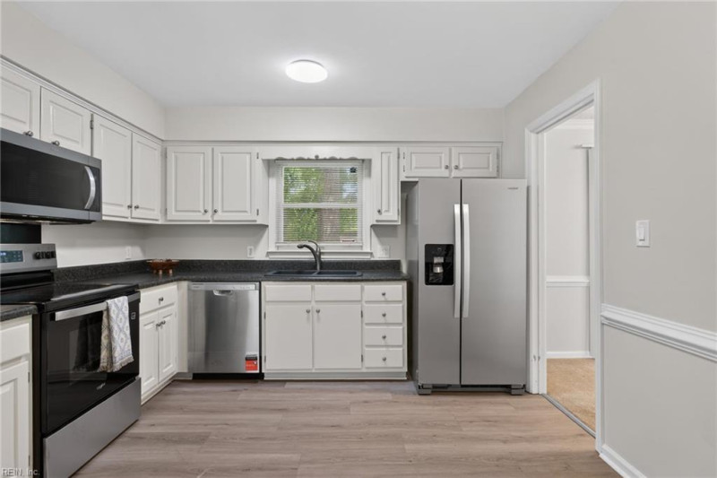 Photo 11 of 31 residential for sale in Chesapeake virginia