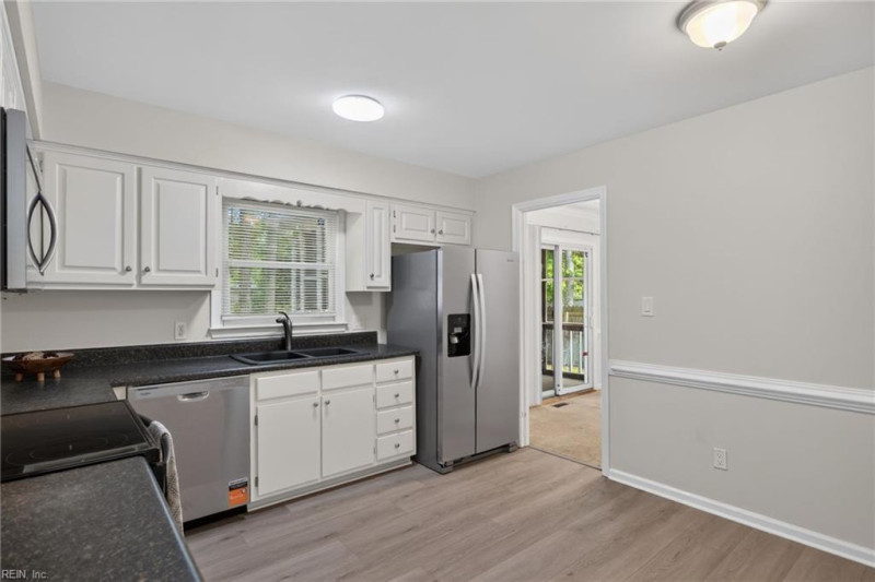 Photo 12 of 31 residential for sale in Chesapeake virginia