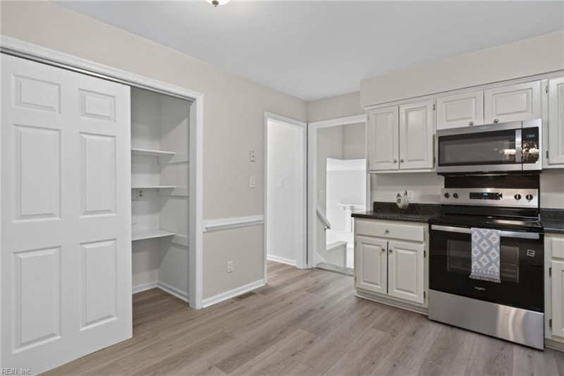 Photo 14 of 31 residential for sale in Chesapeake virginia