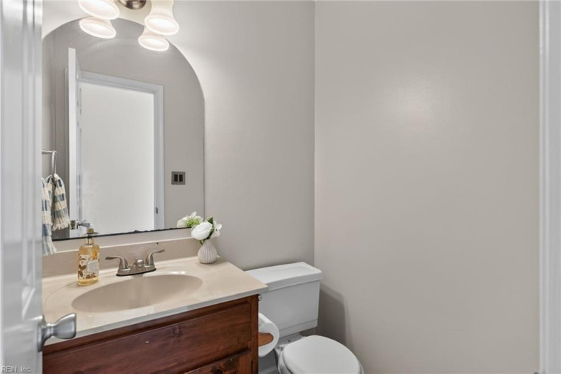 Photo 15 of 31 residential for sale in Chesapeake virginia
