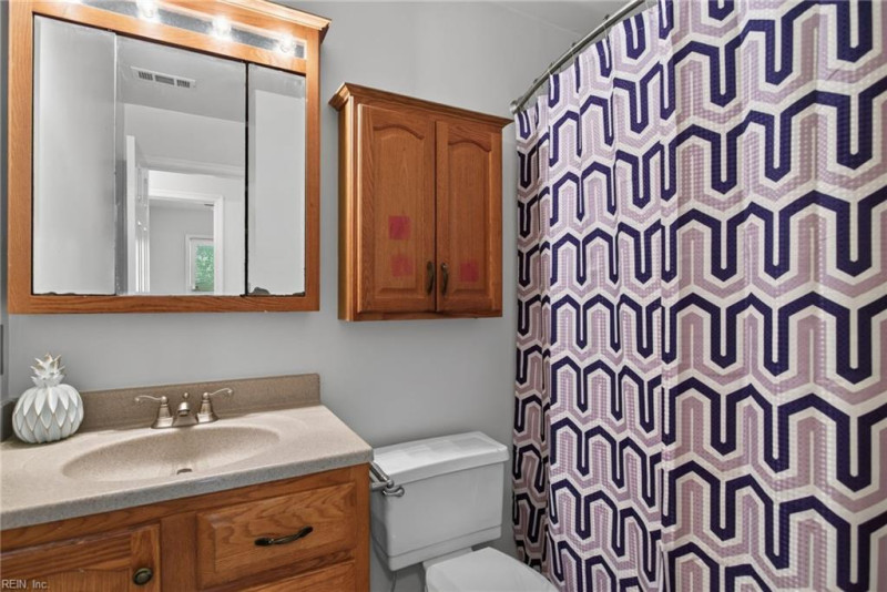 Photo 25 of 31 residential for sale in Chesapeake virginia