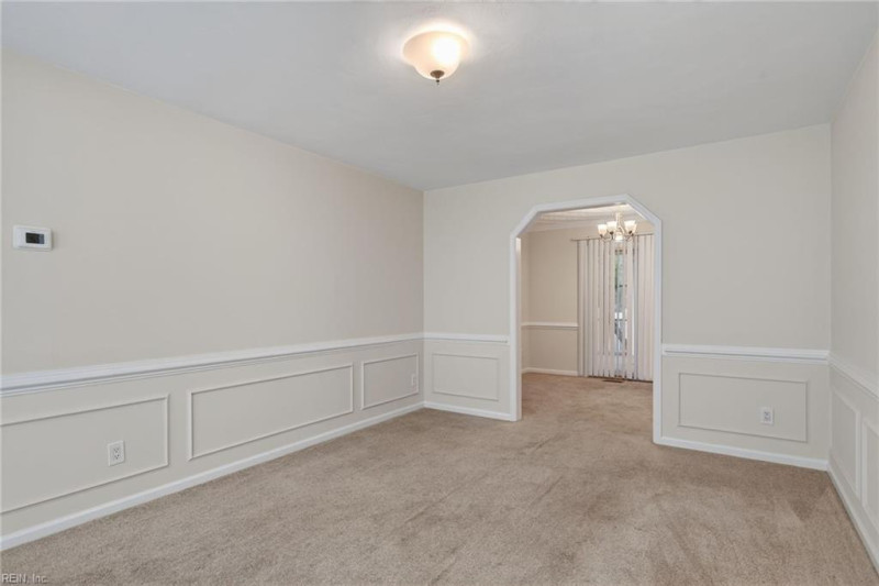 Photo 4 of 31 residential for sale in Chesapeake virginia