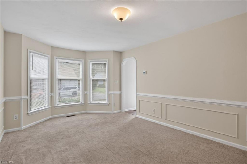 Photo 5 of 31 residential for sale in Chesapeake virginia