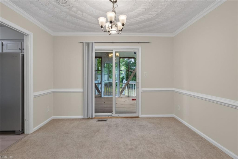 Photo 7 of 31 residential for sale in Chesapeake virginia