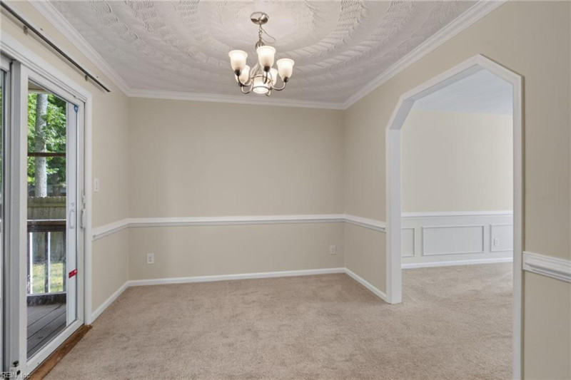 Photo 9 of 31 residential for sale in Chesapeake virginia