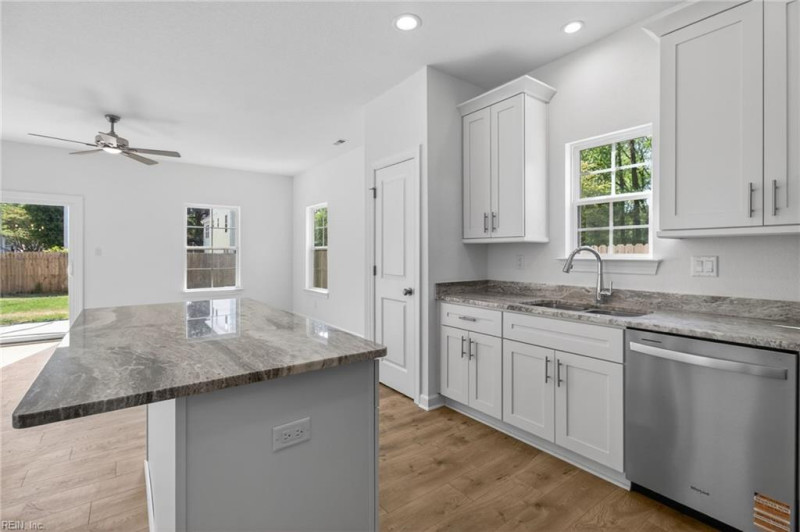 Photo 12 of 33 residential for sale in Virginia Beach virginia