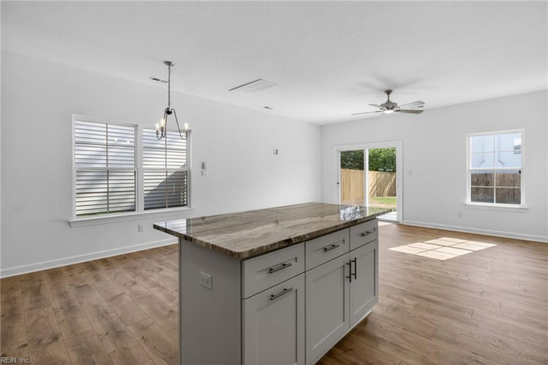 Photo 13 of 33 residential for sale in Virginia Beach virginia