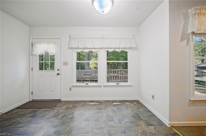 Photo 13 of 50 residential for sale in Chesapeake virginia