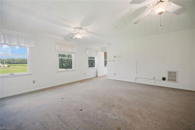 Photo 14 of 50 residential for sale in Chesapeake virginia