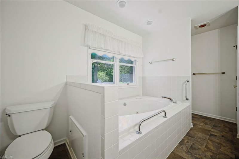 Photo 17 of 50 residential for sale in Chesapeake virginia