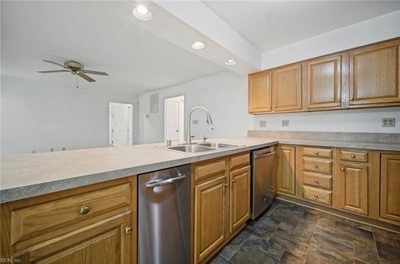 Photo 3 of 50 residential for sale in Chesapeake virginia