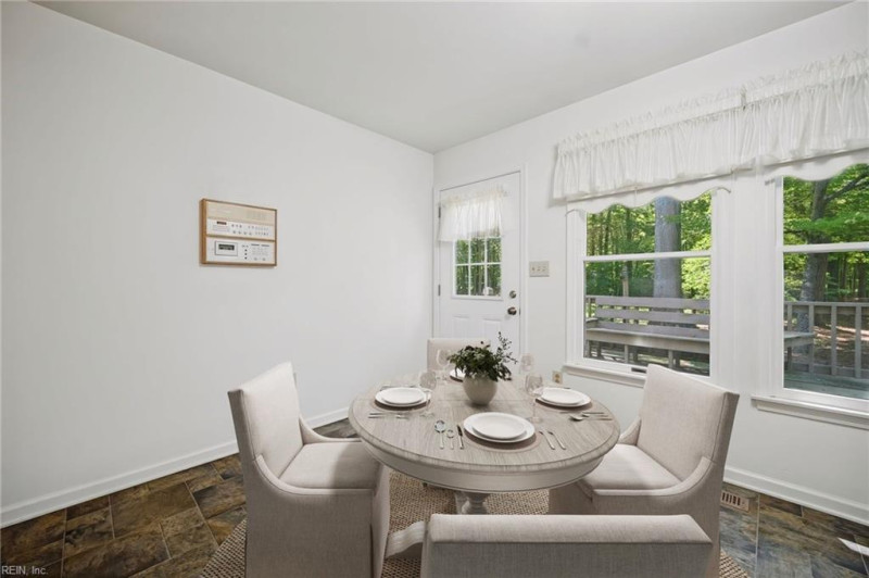 Photo 4 of 50 residential for sale in Chesapeake virginia