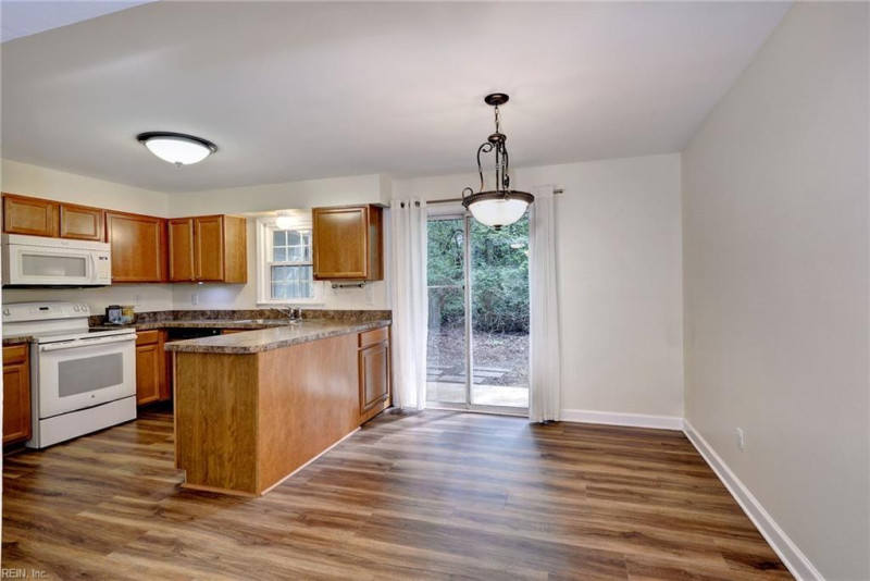Photo 6 of 17 residential for sale in Williamsburg virginia