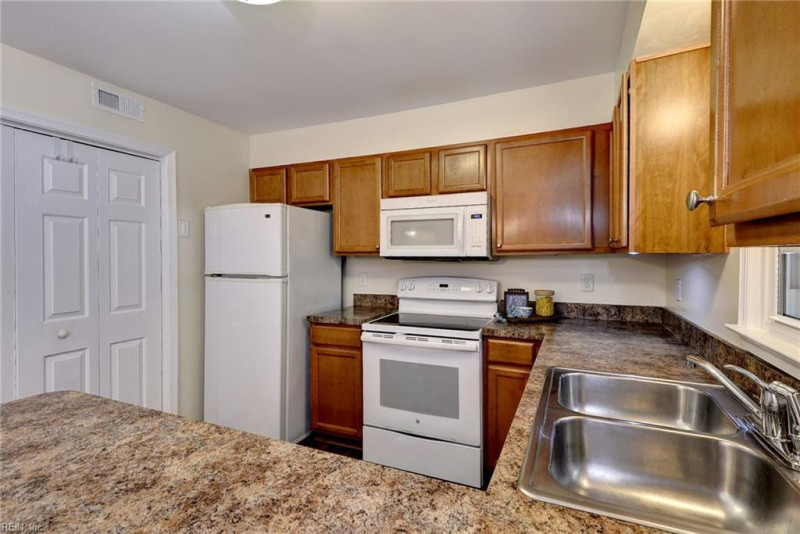 Photo 8 of 17 residential for sale in Williamsburg virginia