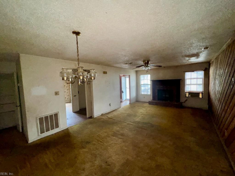 Photo 3 of 13 residential for sale in Virginia Beach virginia