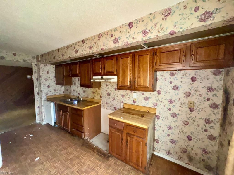 Photo 4 of 13 residential for sale in Virginia Beach virginia
