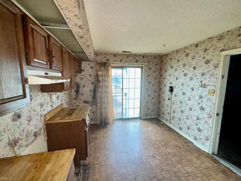 Photo 5 of 13 residential for sale in Virginia Beach virginia