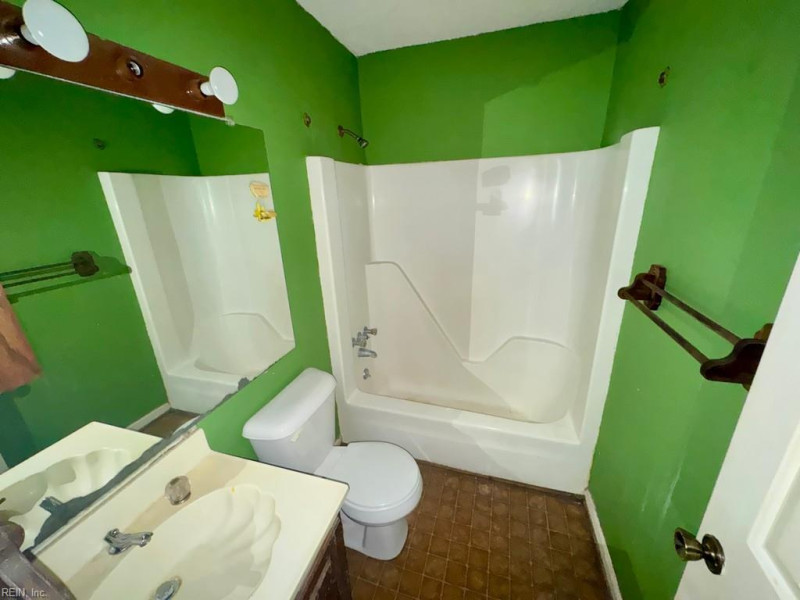 Photo 6 of 13 residential for sale in Virginia Beach virginia