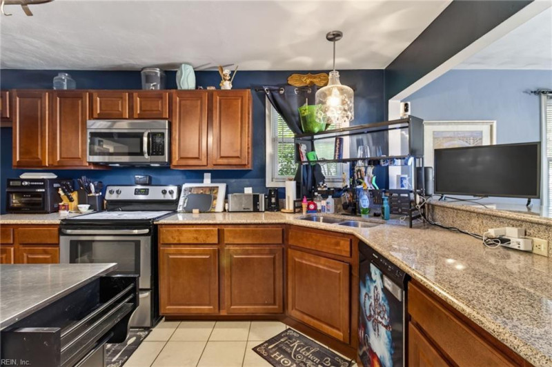 Photo 10 of 27 residential for sale in Portsmouth virginia