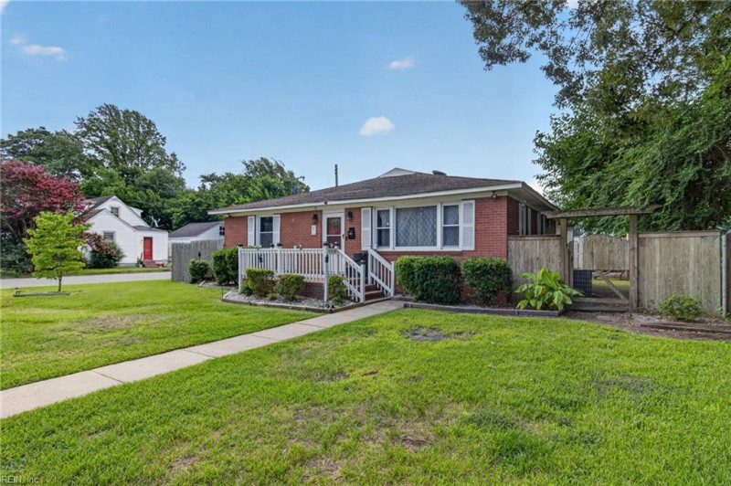 Photo 2 of 27 residential for sale in Portsmouth virginia