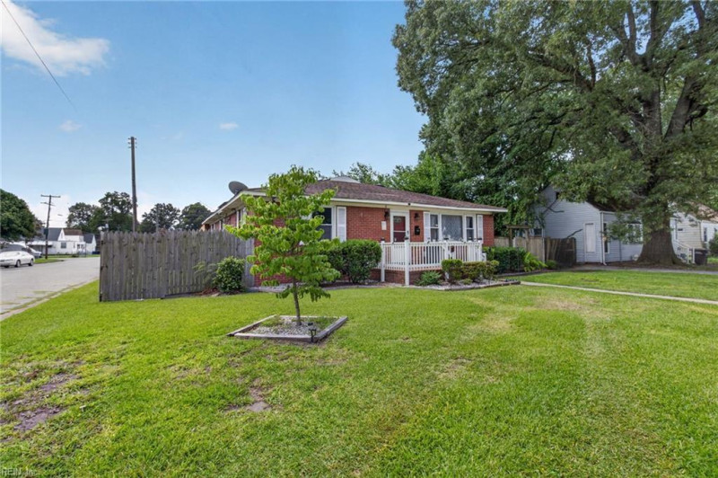 Photo 3 of 27 residential for sale in Portsmouth virginia