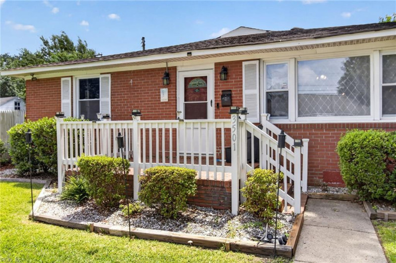 Photo 4 of 27 residential for sale in Portsmouth virginia