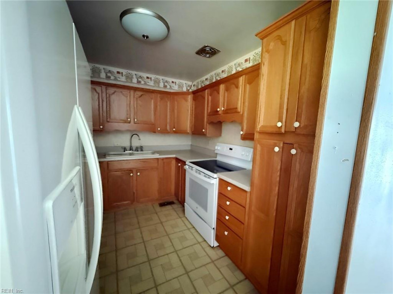 Photo 10 of 26 residential for sale in Chesapeake virginia