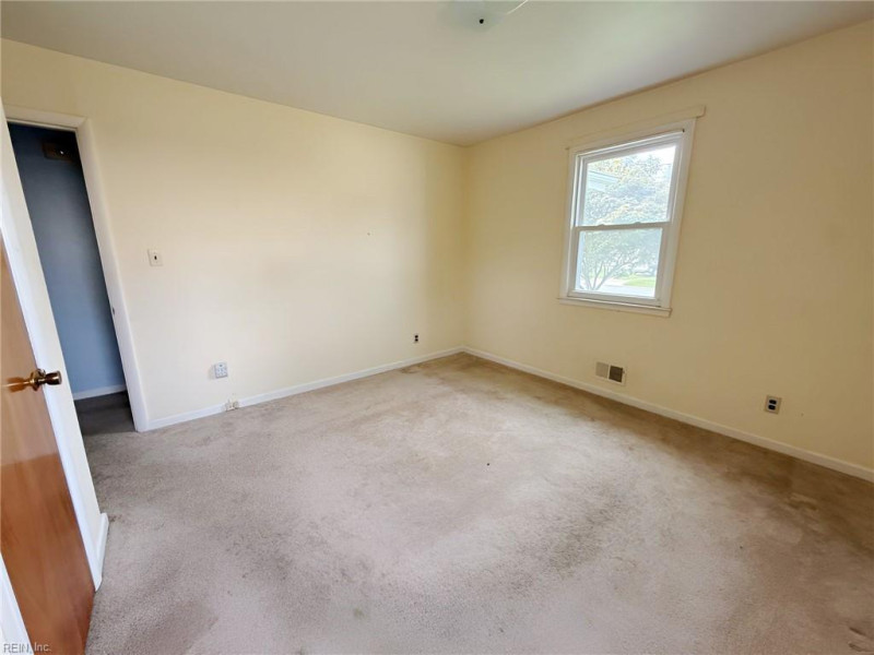 Photo 16 of 26 residential for sale in Chesapeake virginia