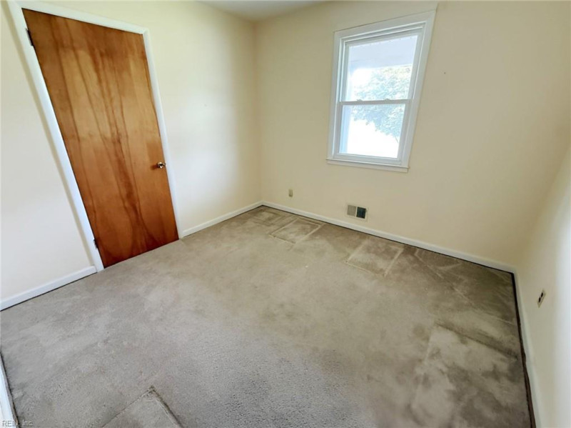 Photo 19 of 26 residential for sale in Chesapeake virginia