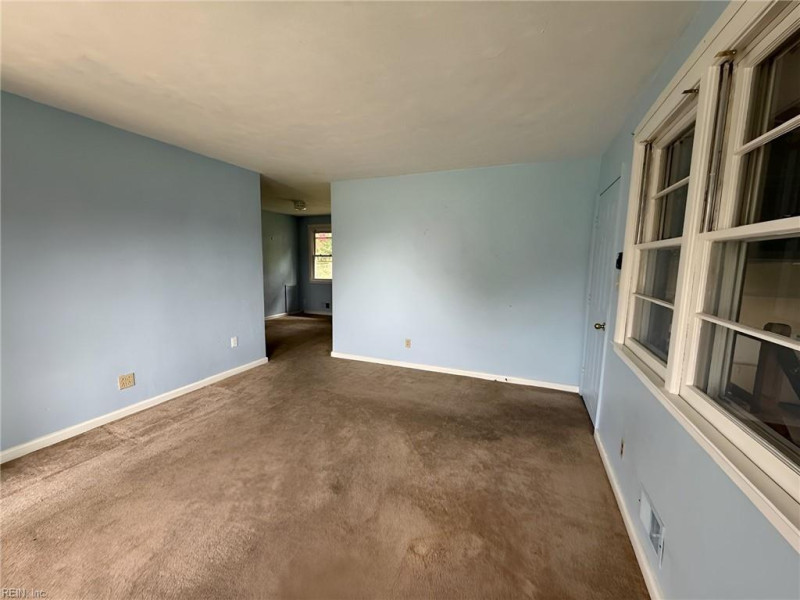 Photo 4 of 26 residential for sale in Chesapeake virginia