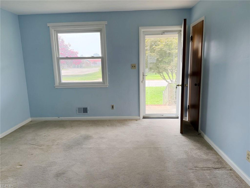 Photo 5 of 26 residential for sale in Chesapeake virginia