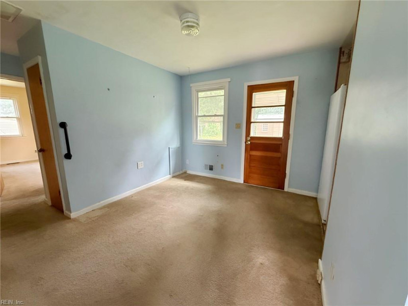 Photo 6 of 26 residential for sale in Chesapeake virginia