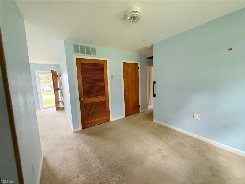 Photo 7 of 26 residential for sale in Chesapeake virginia