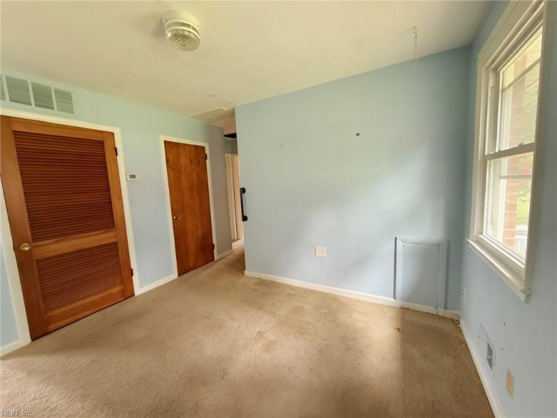 Photo 8 of 26 residential for sale in Chesapeake virginia