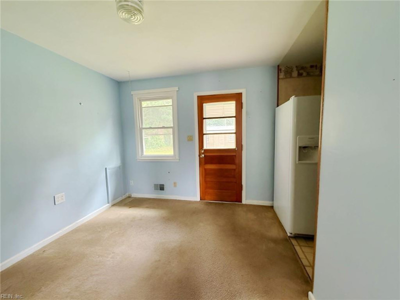 Photo 9 of 26 residential for sale in Chesapeake virginia
