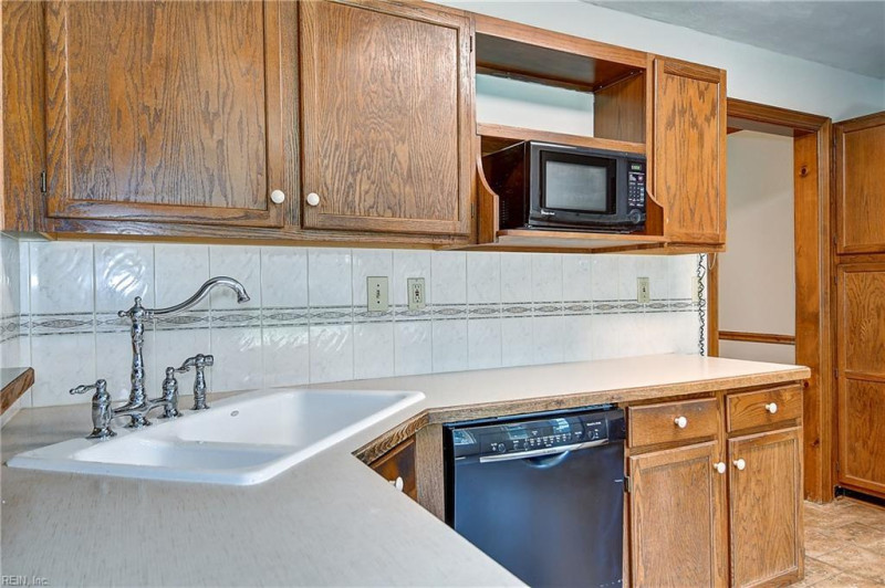 Photo 17 of 47 residential for sale in Virginia Beach virginia