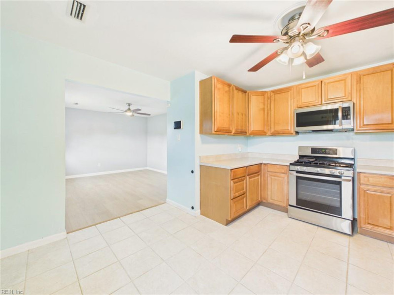Photo 10 of 43 residential for sale in Virginia Beach virginia