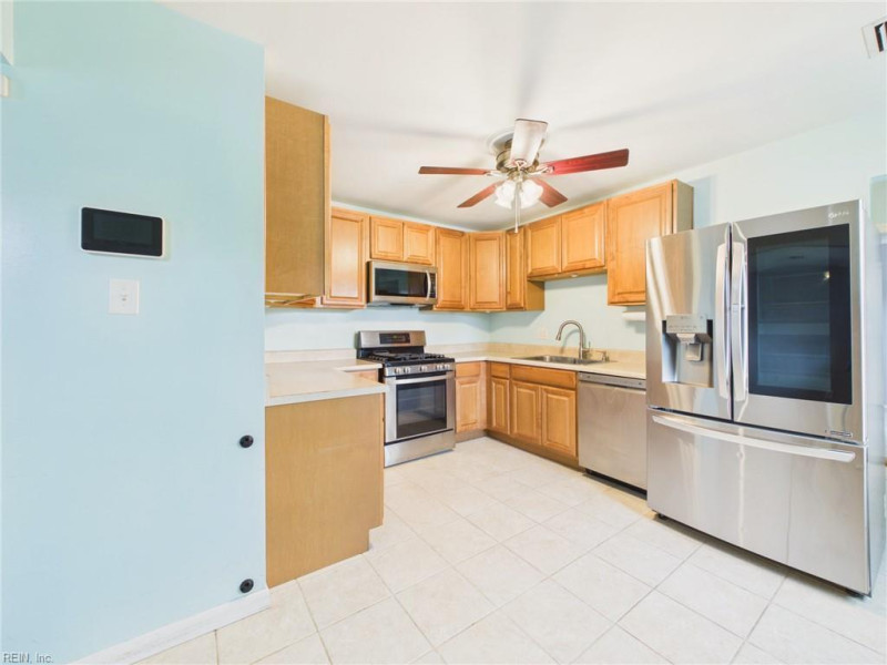 Photo 11 of 43 residential for sale in Virginia Beach virginia