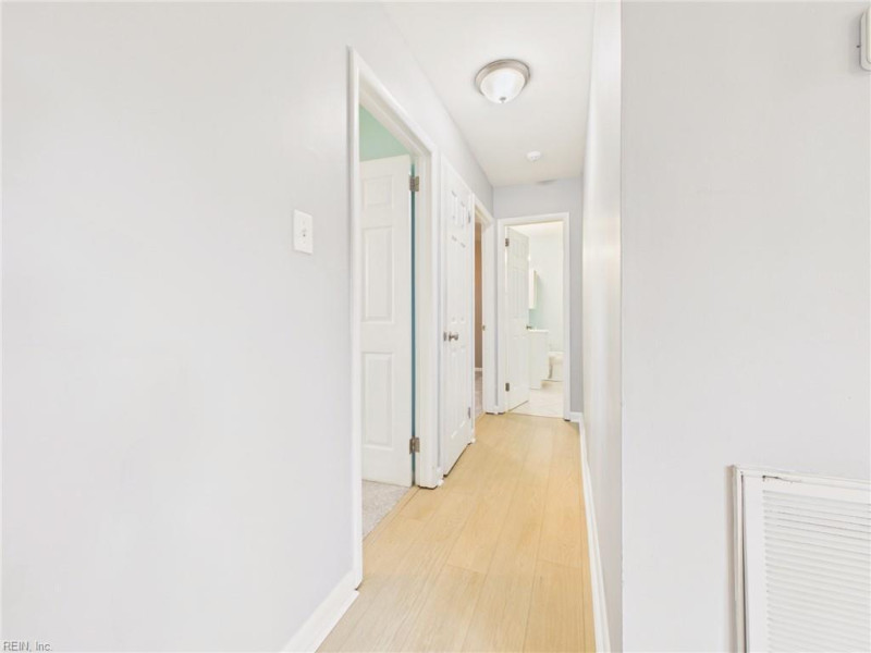 Photo 12 of 43 residential for sale in Virginia Beach virginia