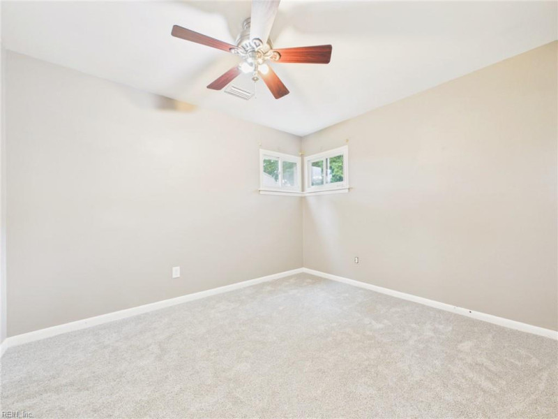 Photo 16 of 43 residential for sale in Virginia Beach virginia