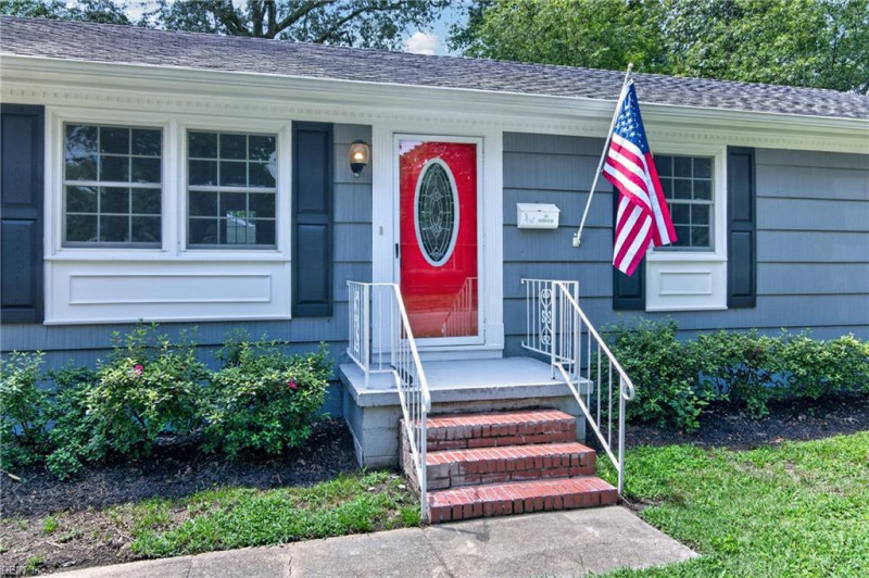Photo 3 of 35 residential for sale in Newport News virginia